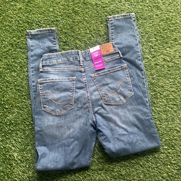 Signature by Levi Strauss & Co. Gold Label Women's Modern Skinny Jeans - Picture 6 of 15